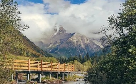 亚拉雪山景区