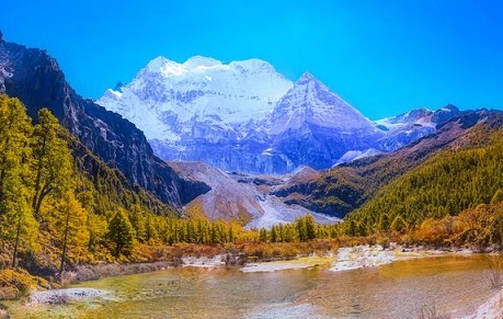 稻城亚丁在四川哪里