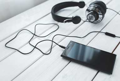 “五稂液”100多元一箱，哪来的——起底直播间“名优老酒”造假产业链